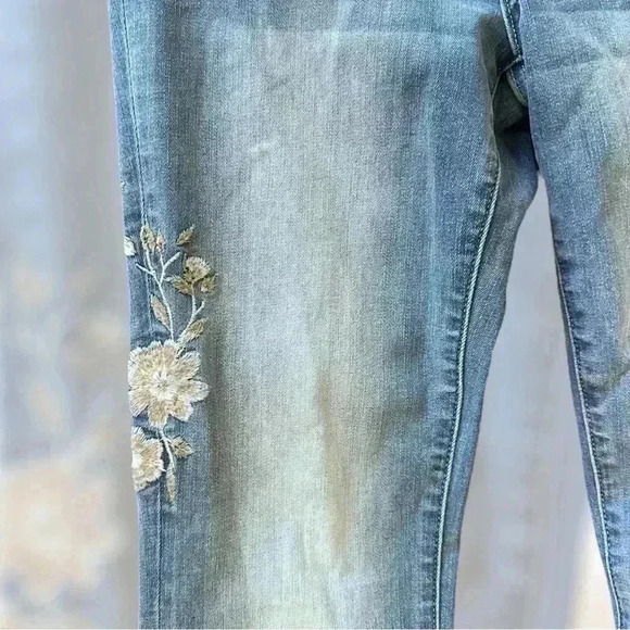 Miss Me High-Rise Flare w Floral Embroidery #H38519H, size 25, 34” inseam, NWT - Picture 10 of 12